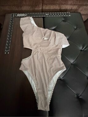 Striped One-Shoulder Women’s One-Piece Swimsuit - Brown/White